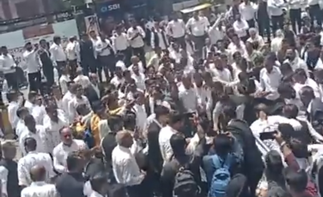 वकीलों के आन्दोलन बेशक हो कानून अपना काम करेगा—आईजी ओम प्रकाश वकीलों के आन्दोलन बेशक हो कानून अपना काम करेगा—आईजी ओम प्रकाश