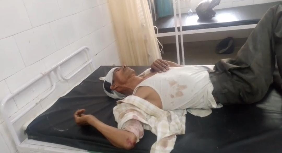 शादी समारोह में मृतक नरेश के साथ भात भरने जा रहे घायल विनोद अस्पताल में भर्ती शादी समारोह में मृतक नरेश के साथ भात भरने जा रहे घायल विनोद अस्पताल में भर्ती