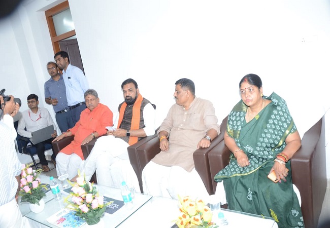 उप मुख्यमंत्री सम्राट चौधरी बैठक के दाैरान उप मुख्यमंत्री सम्राट चौधरी बैठक के दाैरान