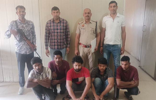सोनीपत: पुलिस की गिरफ्त में आरोपी सोनीपत: पुलिस की गिरफ्त में आरोपी