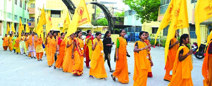 शांतिकुंज में जागरूकता रैली निकालते हुए