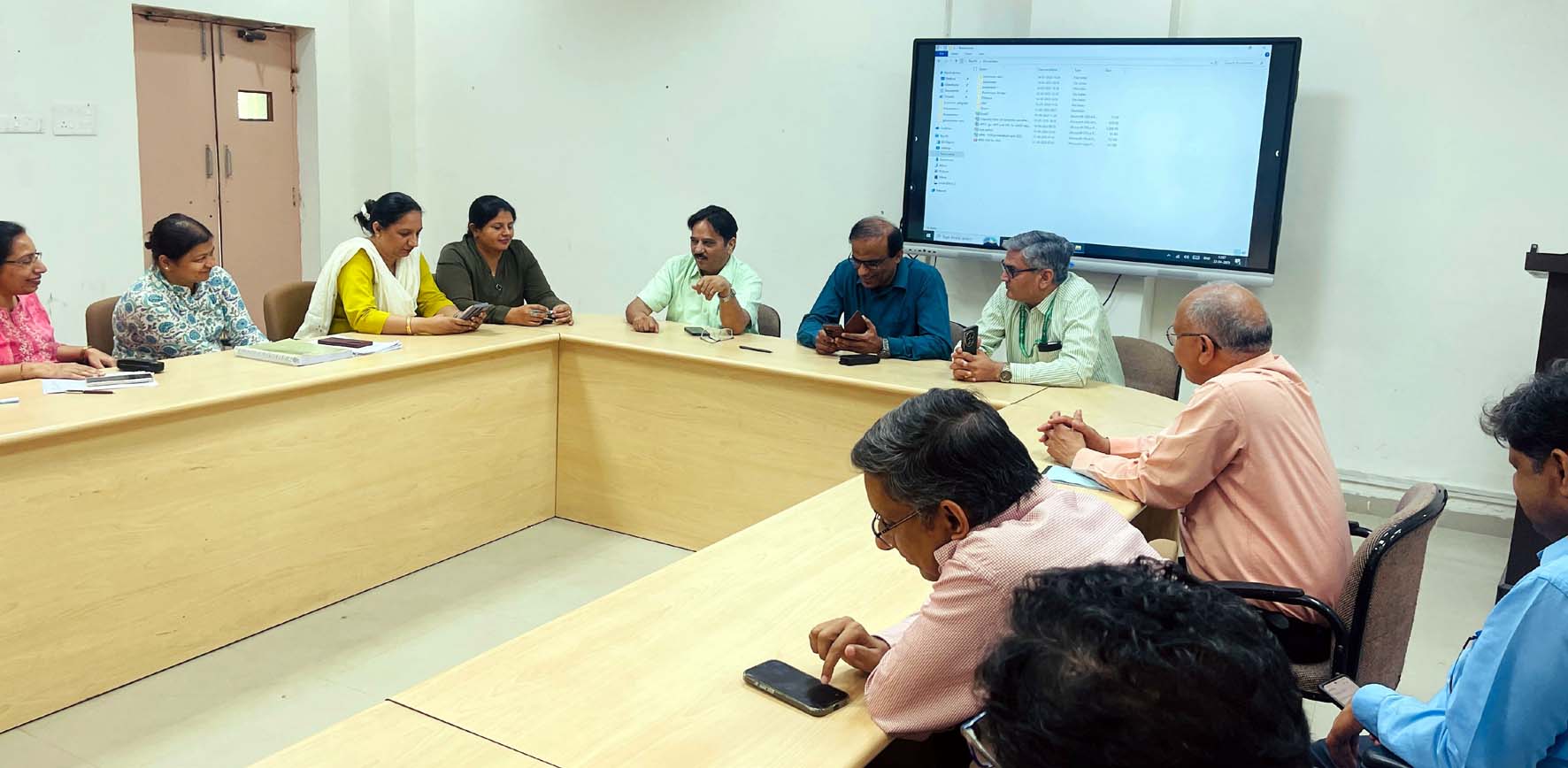 कार्यशाला में उपस्थित अतिथिगण एवं प्रतिभागी। कार्यशाला में उपस्थित अतिथिगण एवं प्रतिभागी।