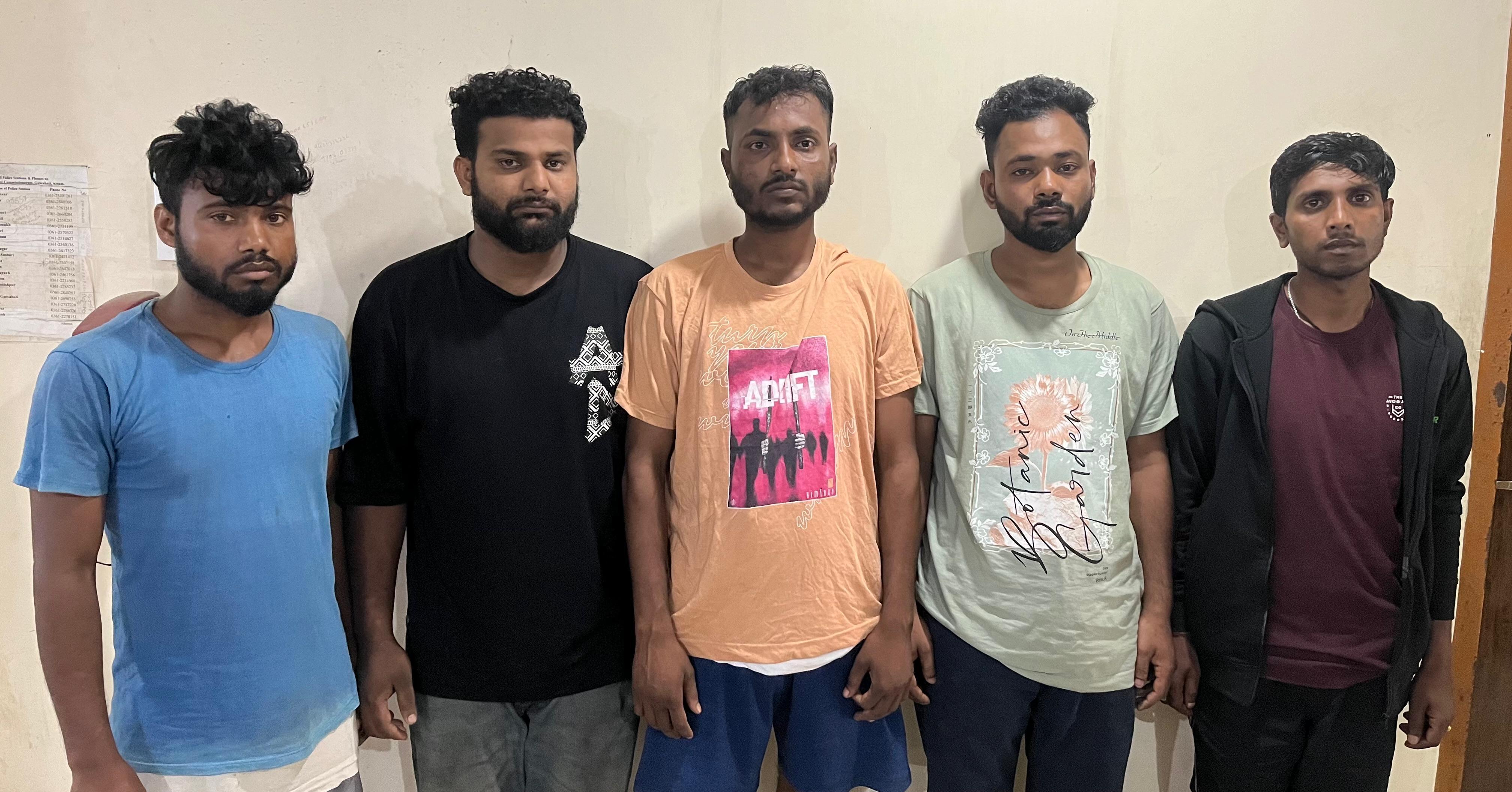 चोरी मामले में पांच गिरफ्तार चोरी मामले में पांच गिरफ्तार