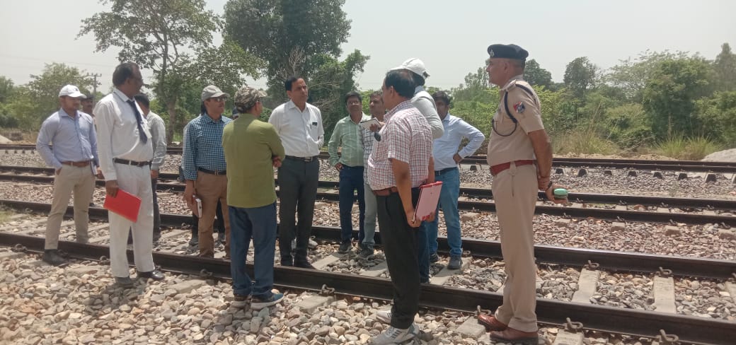 मंडल रेल प्रबंधक राज कुमार सिंह ने मंडल के माखी, बांगरमऊ, सफीपुर स्टेशन का किया निरीक्षण मंडल रेल प्रबंधक राज कुमार सिंह ने मंडल के माखी, बांगरमऊ, सफीपुर स्टेशन का किया निरीक्षण