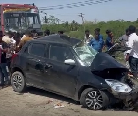सड़क हादसे के बाद कार और राेडवेज की बस सड़क हादसे के बाद कार और राेडवेज की बस