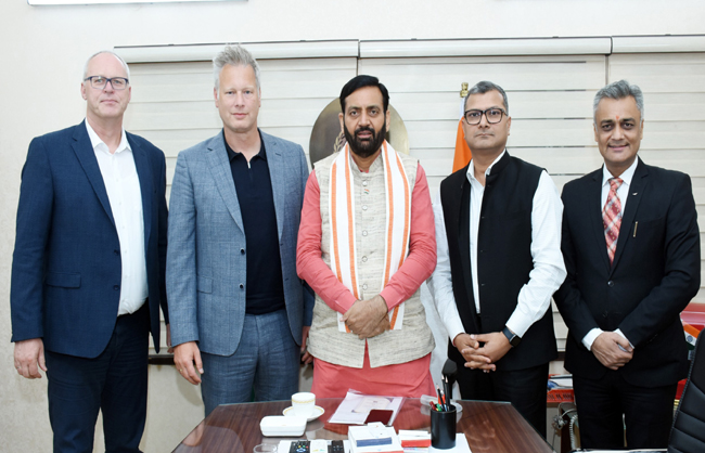 हरियाणा के मुख्यमंत्री नायब सैनी जर्मनी के प्रतिनिधियों से मुलाकात करते हुए हरियाणा के मुख्यमंत्री नायब सैनी जर्मनी के प्रतिनिधियों से मुलाकात करते हुए