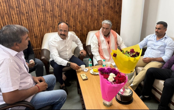 हरियाणा ओलंपिक एसोसिएशन के पदाधिकारियों से मुलाकात करते अनिल खत्री। हरियाणा ओलंपिक एसोसिएशन के पदाधिकारियों से मुलाकात करते अनिल खत्री।
