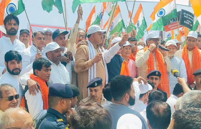 सोनीपत: तिरंगा यात्रा में शामिल देश के नागरिक व जनप्रतिनिधि सोनीपत: तिरंगा यात्रा में शामिल देश के नागरिक व जनप्रतिनिधि