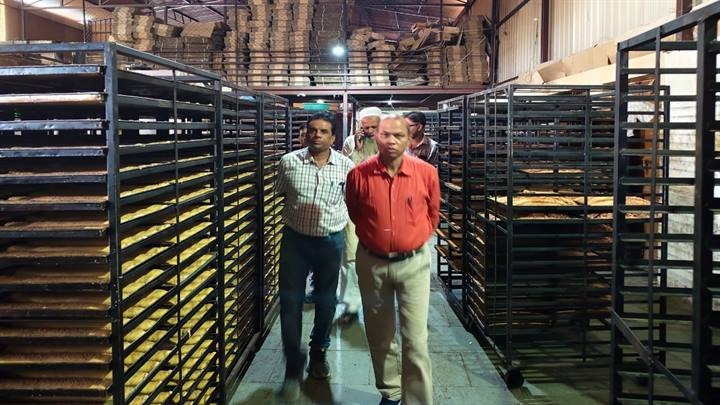 खरगोनः खाद्य सुरक्षा एवं श्रम विभाग की टीम ने की दो बेकरियों में की छापामार कार्यवाही