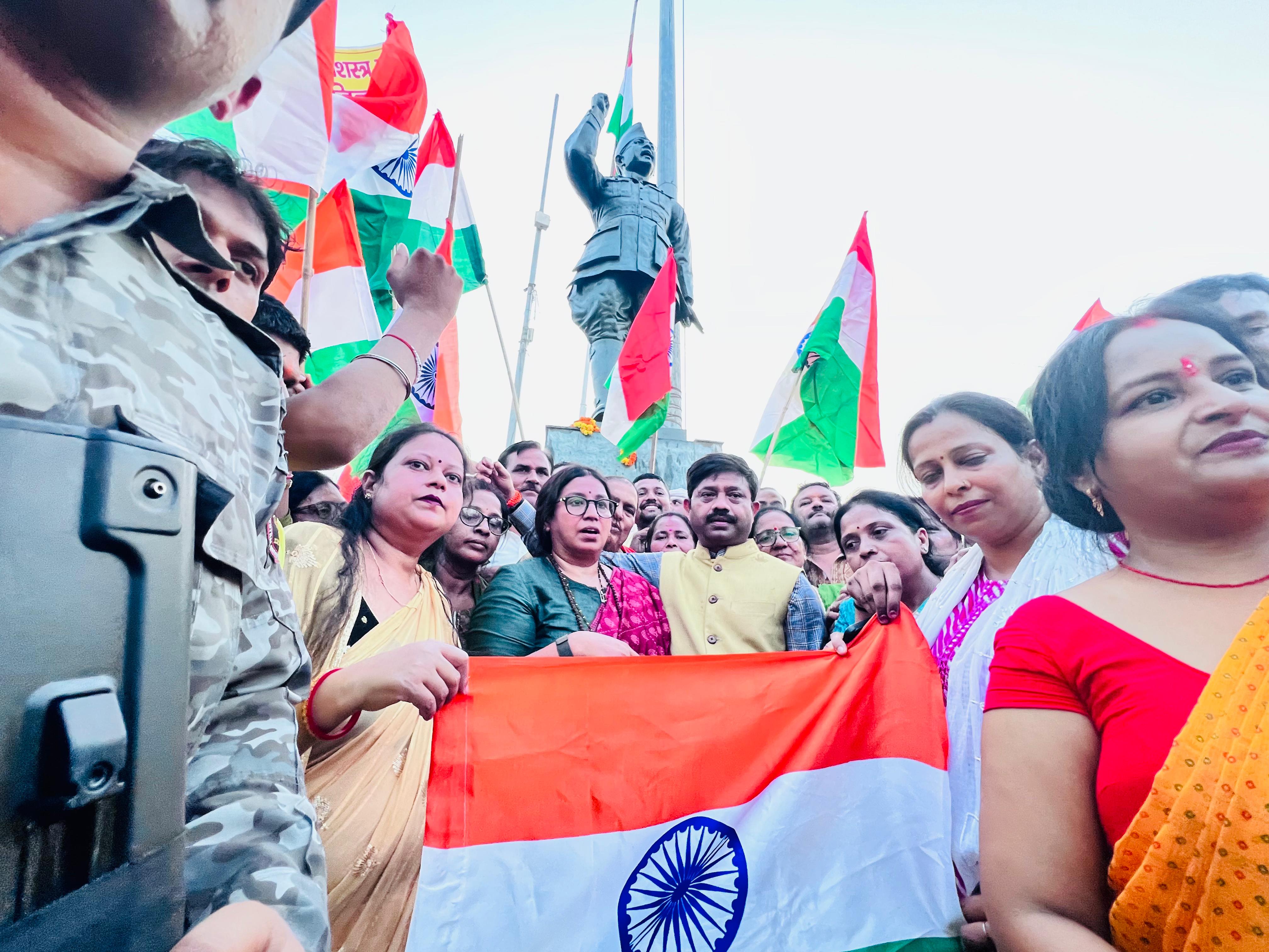 प्रयागराज में निकाली गई तिरंगा यात्रा का छाया चित्र प्रयागराज में निकाली गई तिरंगा यात्रा का छाया चित्र