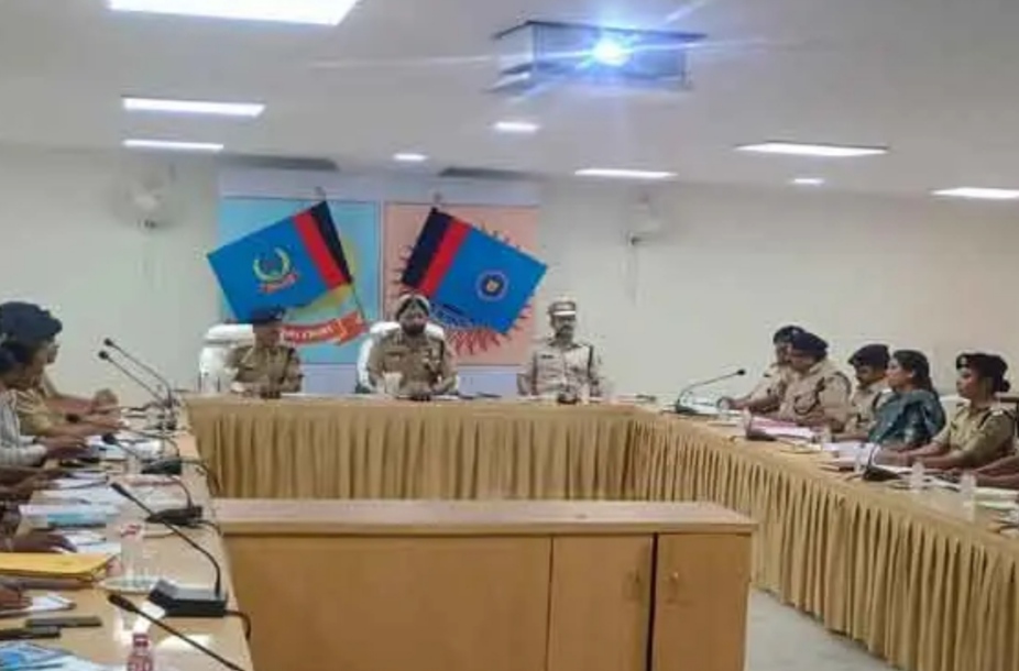 बैठक की तस्वीर बैठक की तस्वीर