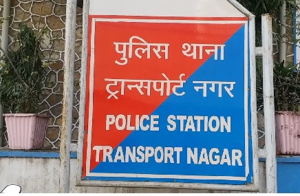थानेदार बनकर बाइक सवार को पीटा थानेदार बनकर बाइक सवार को पीटा