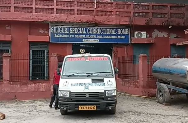 सिलीगुड़ी संशोधनागार में विचाराधीन कैदी का शव बरामद सिलीगुड़ी संशोधनागार में विचाराधीन कैदी का शव बरामद