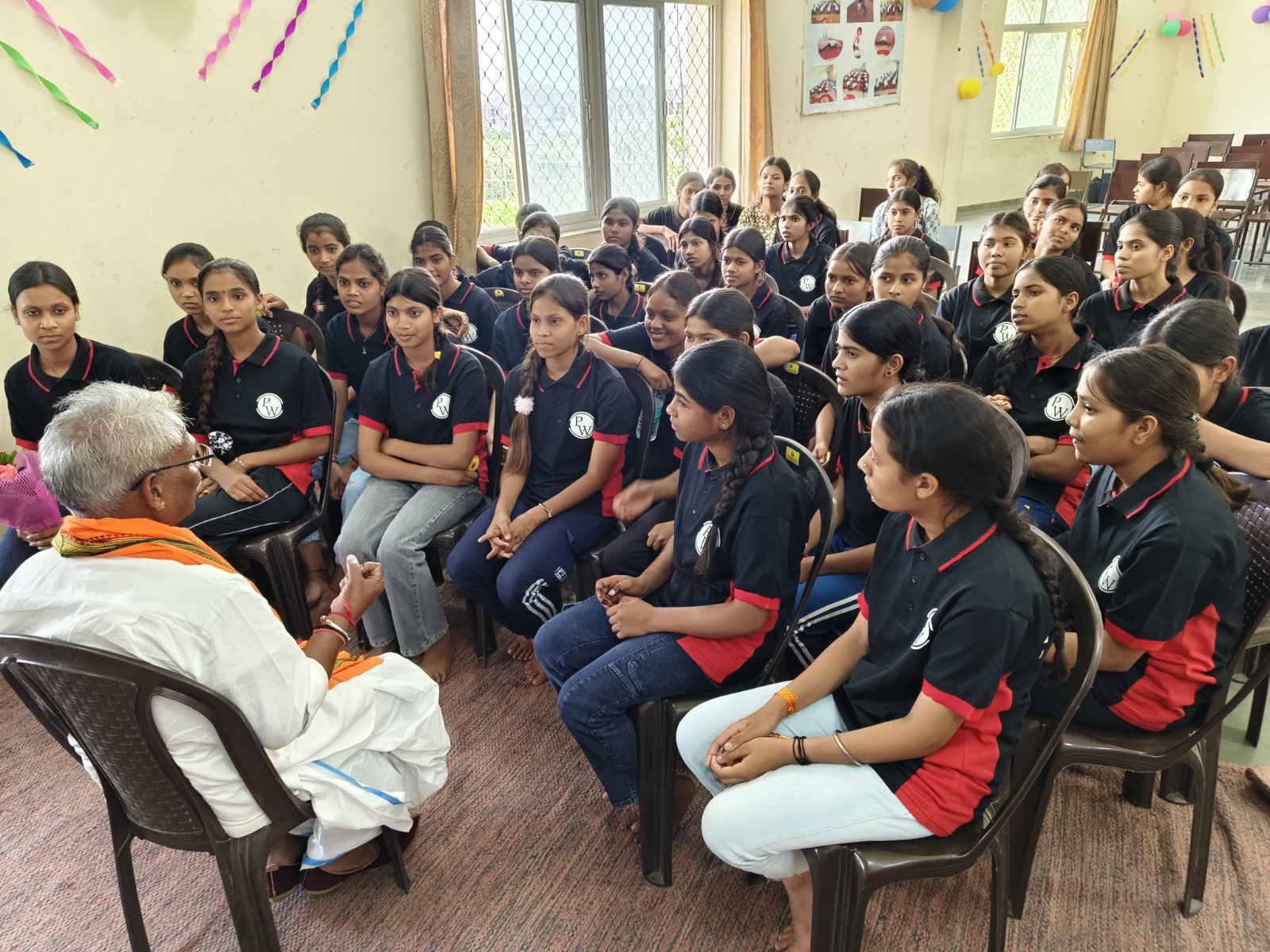 आदिवासी बेटियों के लिए नि:शुल्क नीट कोचिंग की अनूठी पहल: टीएडी मंत्री खराड़ी आदिवासी बेटियों के लिए नि:शुल्क नीट कोचिंग की अनूठी पहल: टीएडी मंत्री खराड़ी