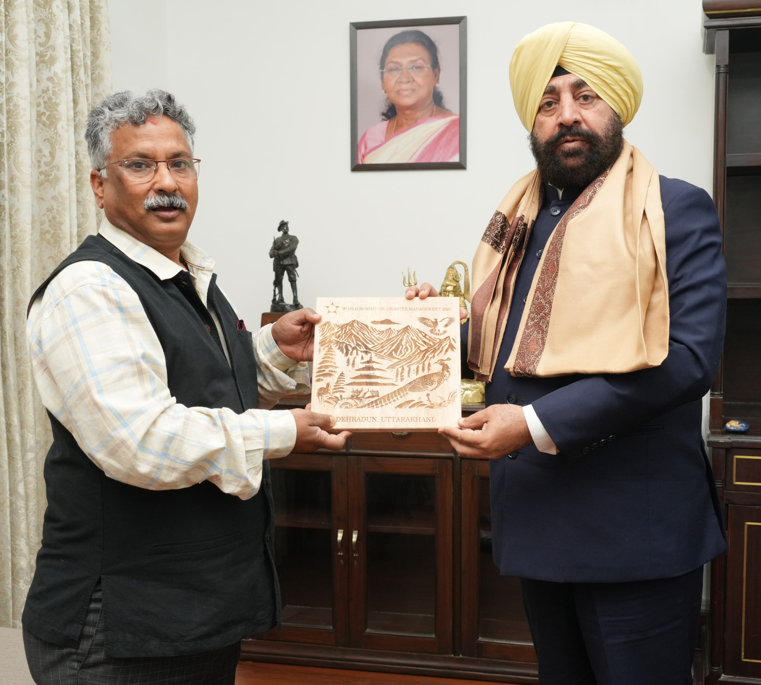 राजभवन में उत्तराखंड राज्य विज्ञान एवं प्रौद्योगिकी परिषद (यूकॉस्ट) के महानिदेशक प्रो.दुर्गेश पंत राज्यपाल भेंट करते। राजभवन में उत्तराखंड राज्य विज्ञान एवं प्रौद्योगिकी परिषद (यूकॉस्ट) के महानिदेशक प्रो.दुर्गेश पंत राज्यपाल भेंट करते।