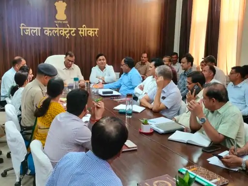 अटल सेवा केंद्र में आयोजित जिलास्तरीय जनसुनवाई। अटल सेवा केंद्र में आयोजित जिलास्तरीय जनसुनवाई।