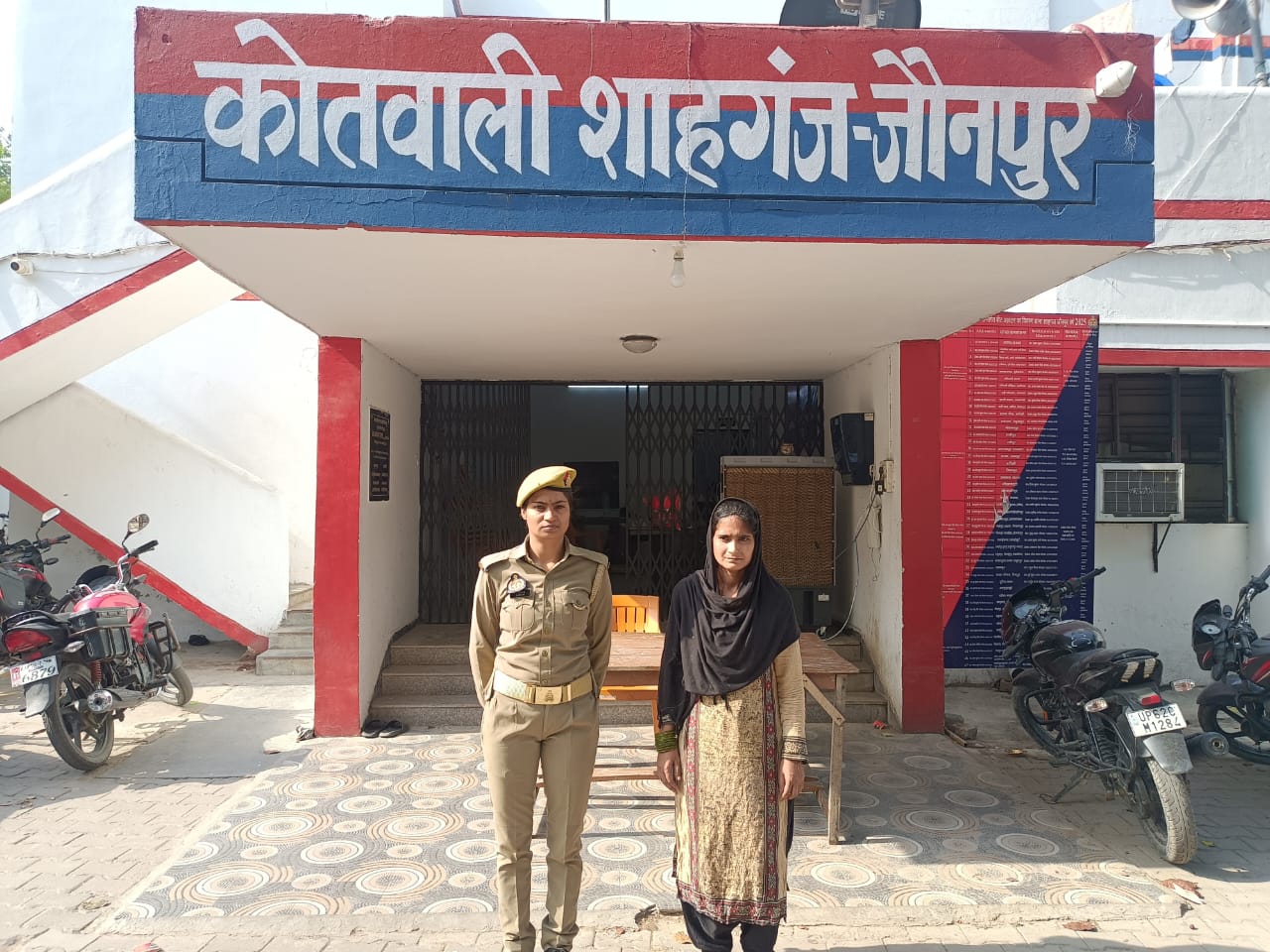 गिरफ्तार महिला आरोपी पुलिस अभिरक्षा में गिरफ्तार महिला आरोपी पुलिस अभिरक्षा में