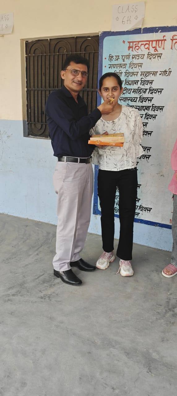 मेरिट में आने पर मुंह मीठा करवाते। मेरिट में आने पर मुंह मीठा करवाते।