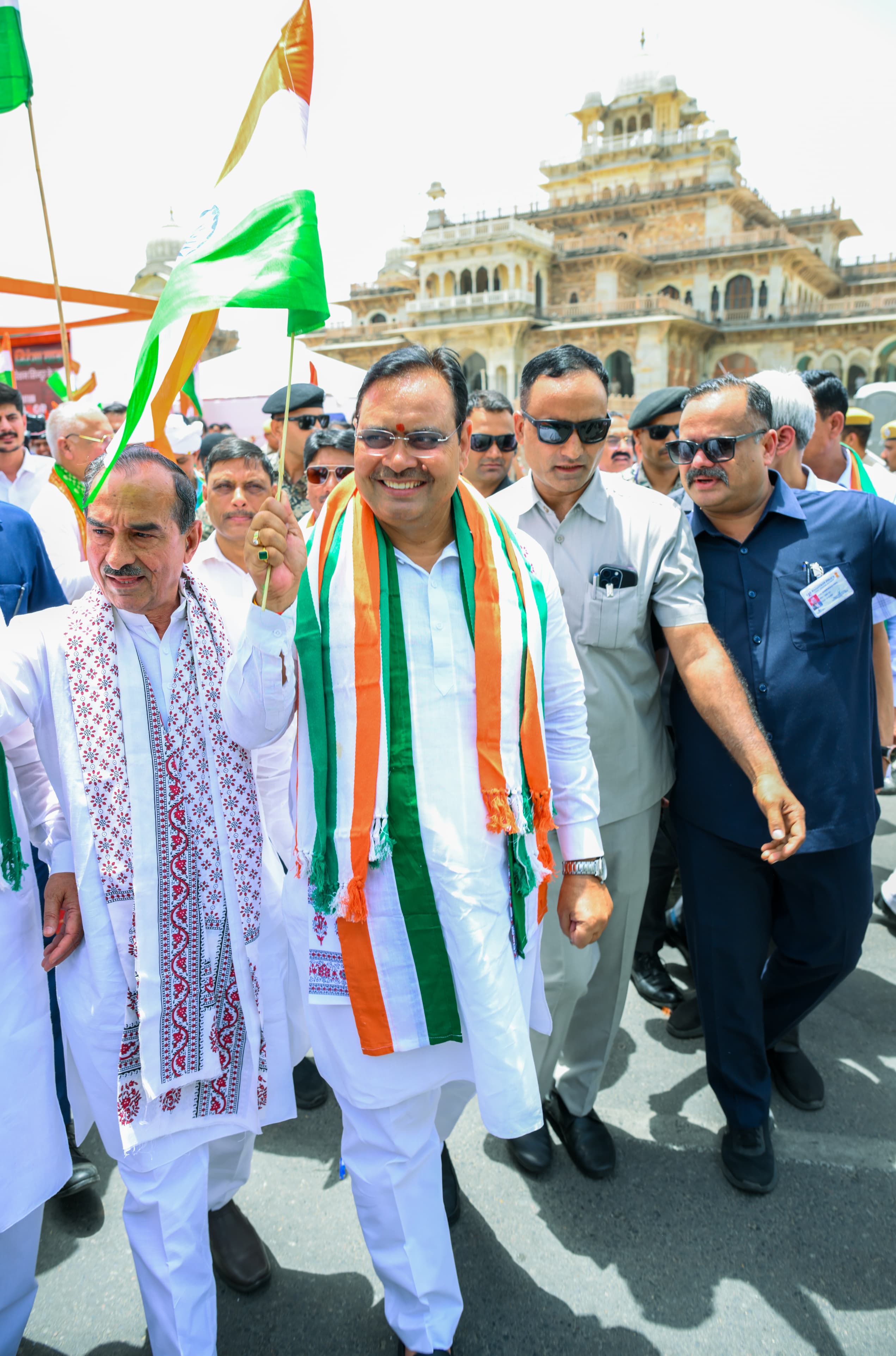भारतीय सेना के पराक्रम के सम्मान में निकाली तिरंगा यात्रा भारतीय सेना के पराक्रम के सम्मान में निकाली तिरंगा यात्रा