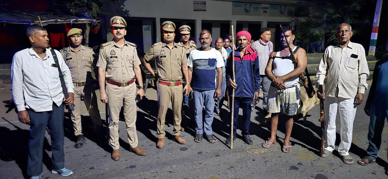 समिति के साथ पुलिस टीम समिति के साथ पुलिस टीम