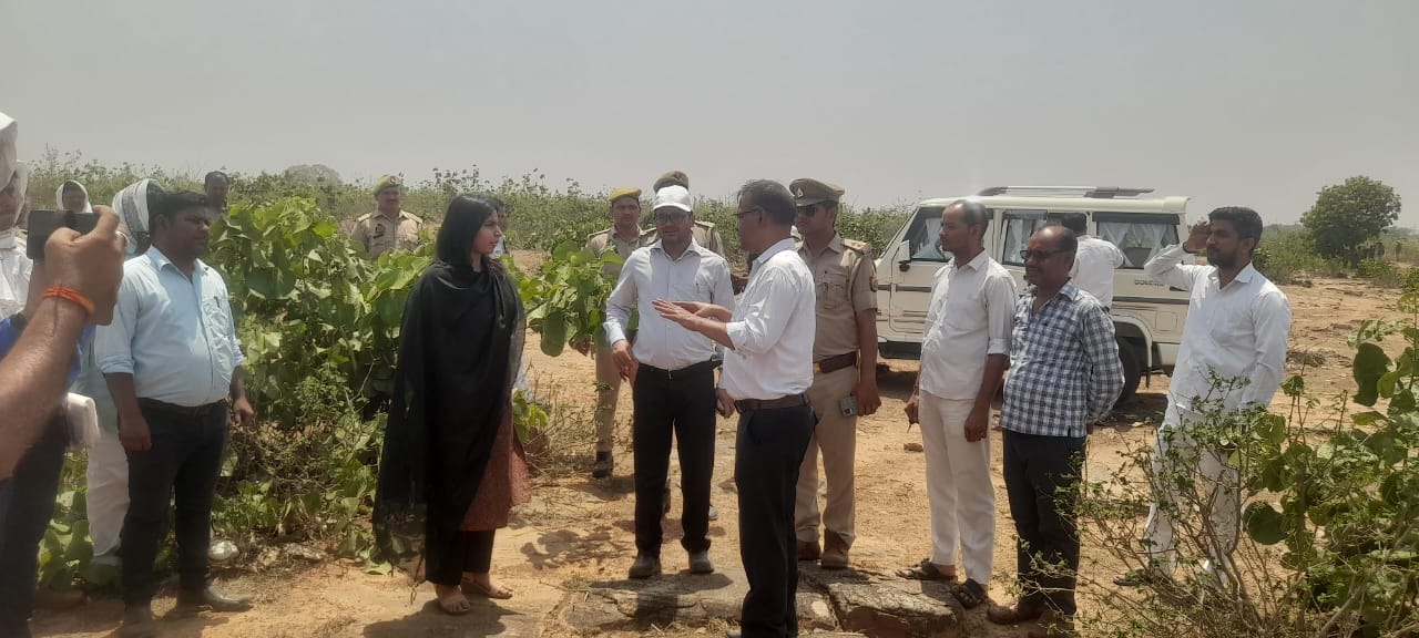 अपर जनपद न्यायाधीश विनय आर्या की अगुवाई में तालर गांव में निरीक्षण को पहुंची टीम। अपर जनपद न्यायाधीश विनय आर्या की अगुवाई में तालर गांव में निरीक्षण को पहुंची टीम।