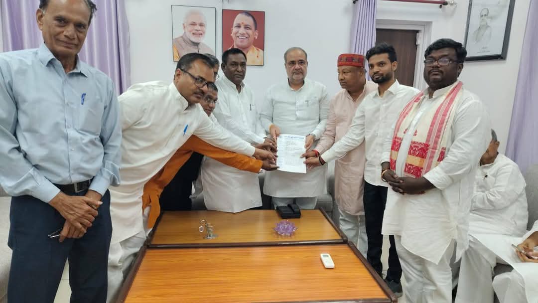 श्री कला बोर्ड के गठन को लेकर भाजपा प्रदेश अध्यक्ष चौधरी भूपेंद्र सिंह को ज्ञापन सौंपते भोजवाल महासंघ के पदाधिकारी। श्री कला बोर्ड के गठन को लेकर भाजपा प्रदेश अध्यक्ष चौधरी भूपेंद्र सिंह को ज्ञापन सौंपते भोजवाल महासंघ के पदाधिकारी।
