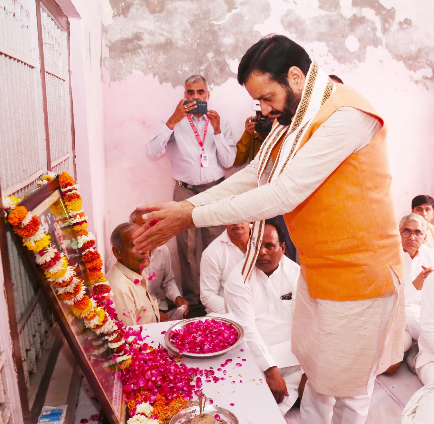 सीएम नायब सिंह सैनी ने शहीद दिनेश कुमार शर्मा को श्रद्धांजलि सीएम नायब सिंह सैनी ने शहीद दिनेश कुमार शर्मा को श्रद्धांजलि