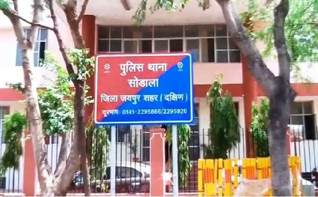 तबीयत खराब होने का बहाना बना पुलिस को चकमा देकर थाने से भागा बदमाश तबीयत खराब होने का बहाना बना पुलिस को चकमा देकर थाने से भागा बदमाश