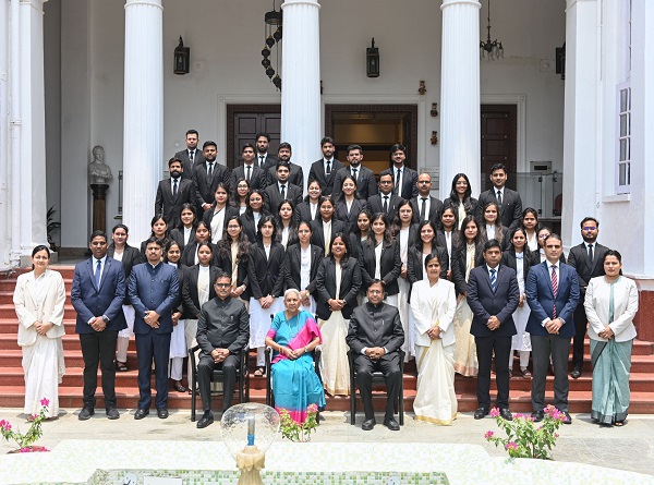 राज्यपाल से नवनियुक्त प्रशिक्षुओं अधिकारियों ने मुलाकात की राज्यपाल से नवनियुक्त प्रशिक्षुओं अधिकारियों ने मुलाकात की