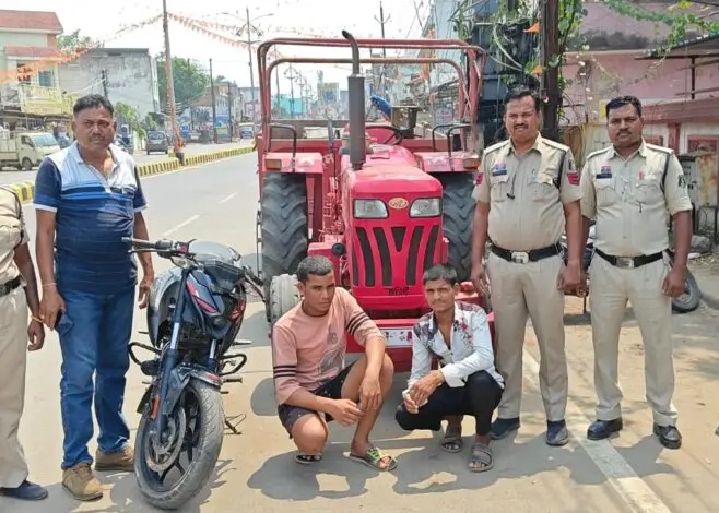 पुलिस के गिरफ्त में आरोपी पुलिस के गिरफ्त में आरोपी