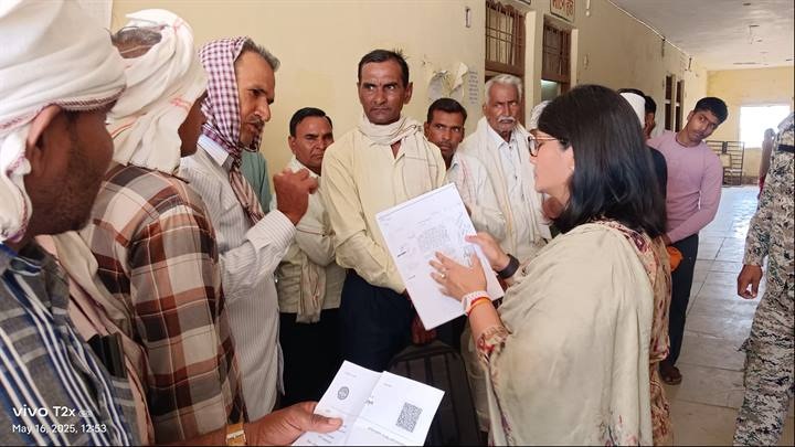 कलेक्टर ने किया चीनौर तहसील कार्यालय का औचक निरीक्षण कलेक्टर ने किया चीनौर तहसील कार्यालय का औचक निरीक्षण
