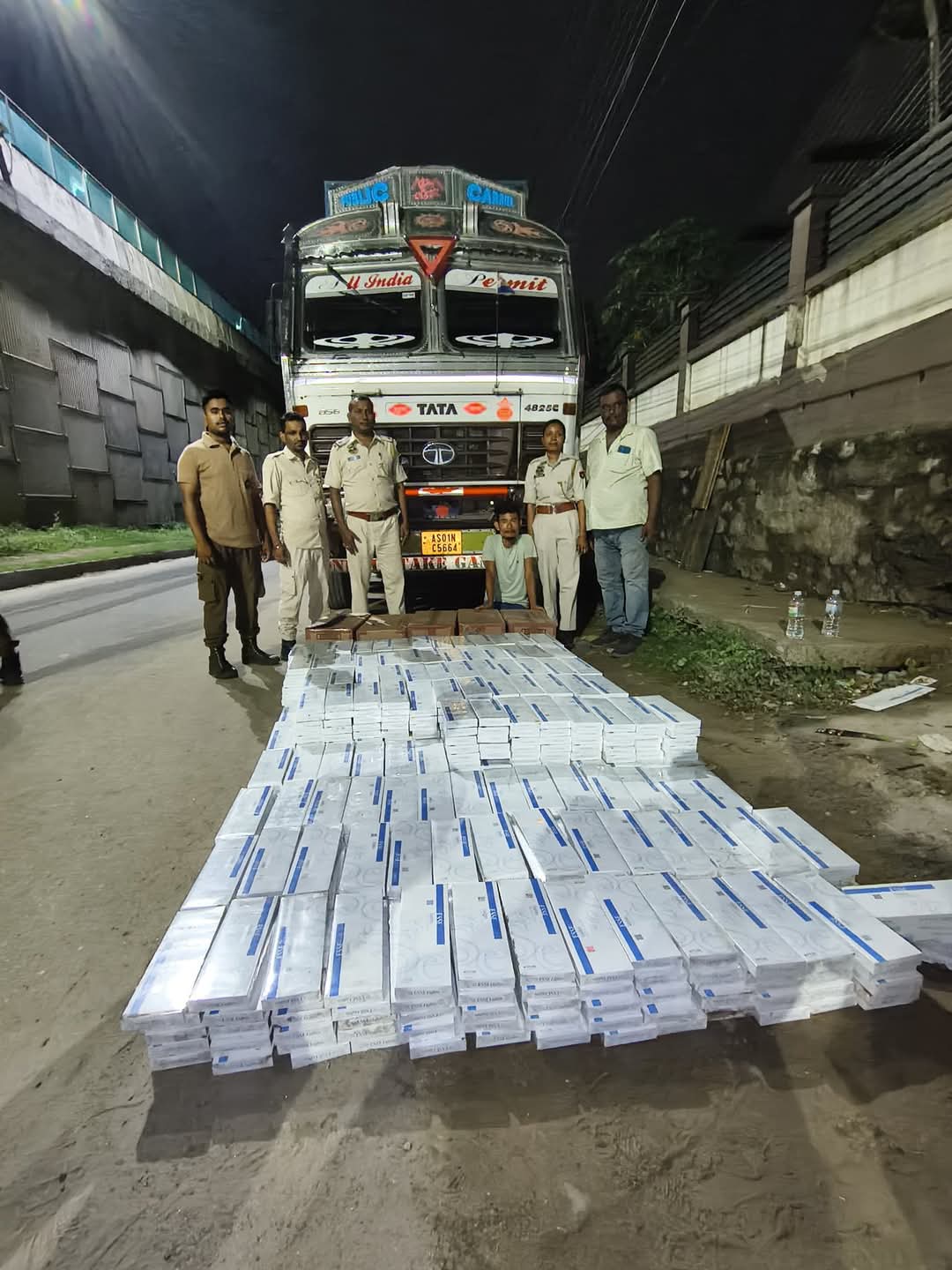 भारी मात्रा में कोरियन सिगरेट बरामद, एक गिरफ्तार भारी मात्रा में कोरियन सिगरेट बरामद, एक गिरफ्तार
