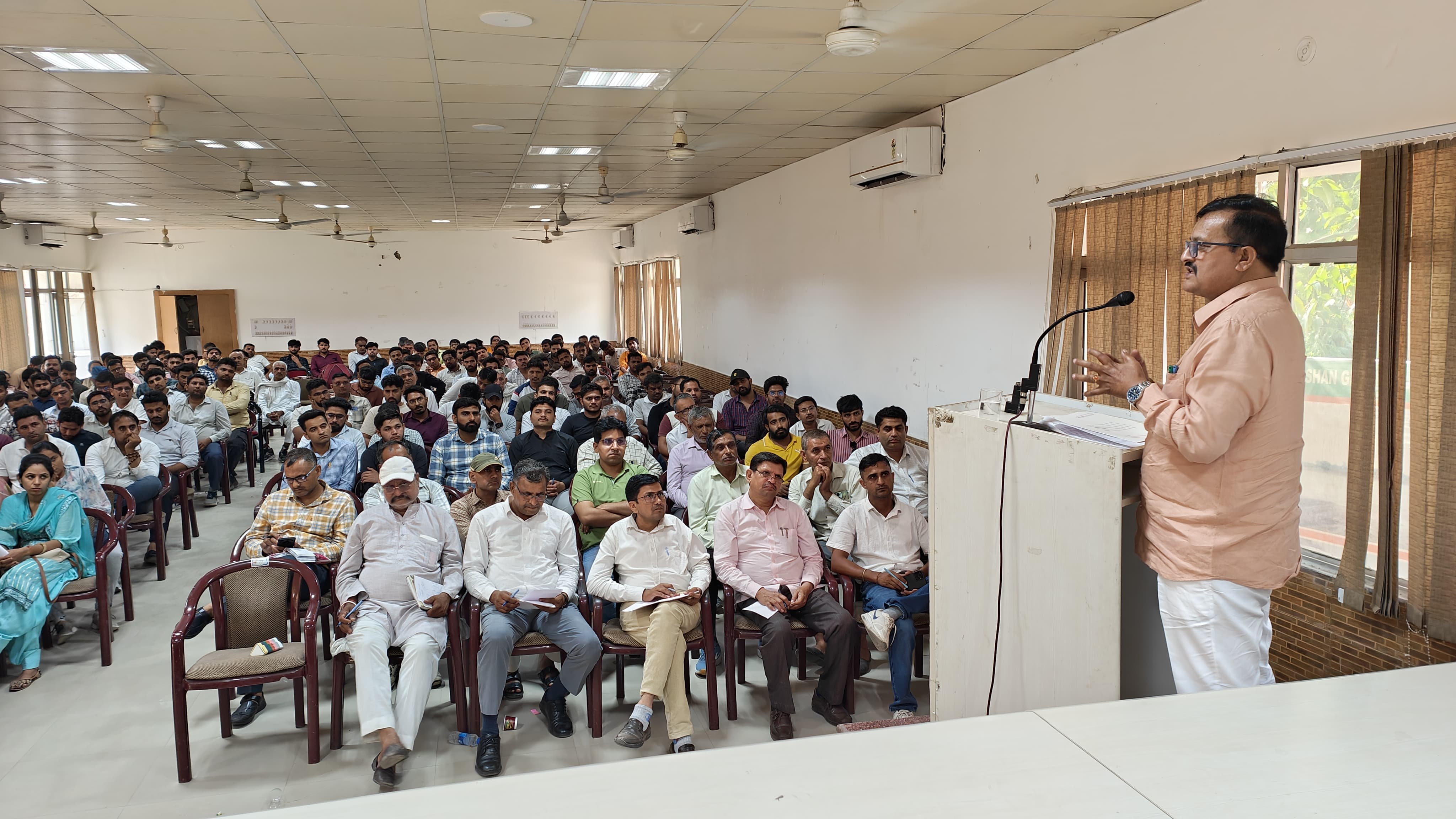 कार्यक्रम को संबोधित करते हुए स्वच्छ भारत मिशन हरियाणा के कार्यकारी वाइस चेयरमैन सुभाष चंद्र। कार्यक्रम को संबोधित करते हुए स्वच्छ भारत मिशन हरियाणा के कार्यकारी वाइस चेयरमैन सुभाष चंद्र।