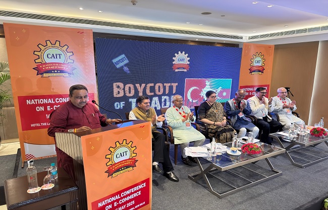 कार्यक्रम को संबोधित करते हुए कैट महामंत्री प्रवीण खंडेलवाल और अन्य कार्यक्रम को संबोधित करते हुए कैट महामंत्री प्रवीण खंडेलवाल और अन्य