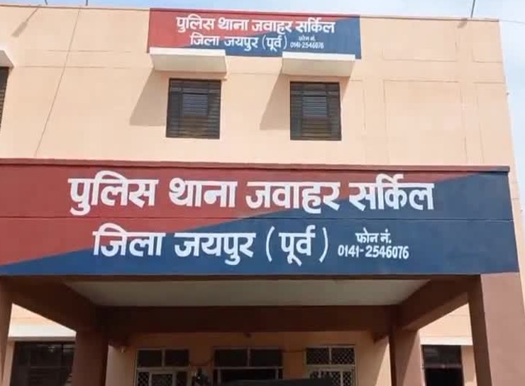 खेलते समय तीन साल की बच्ची का नशेडी ने किया अपहरण खेलते समय तीन साल की बच्ची का नशेडी ने किया अपहरण