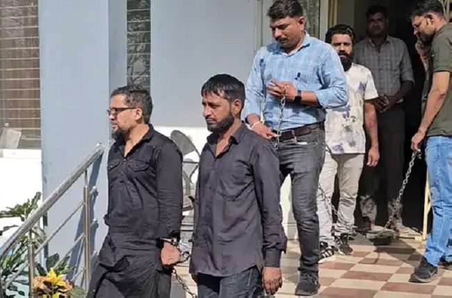 मंदसौर में एक करोड़ से ज्यादा की एमडी ड्रग जब्त, तीन तस्कर गिरफ्तार मंदसौर में एक करोड़ से ज्यादा की एमडी ड्रग जब्त, तीन तस्कर गिरफ्तार
