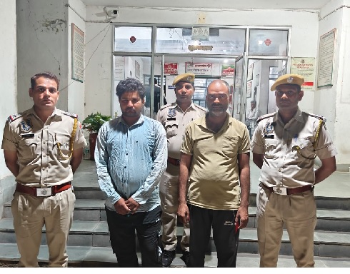पिकअप में मिले 2 हजार किलो विस्फोटक मामले में दो गिरफ्तार पिकअप में मिले 2 हजार किलो विस्फोटक मामले में दो गिरफ्तार