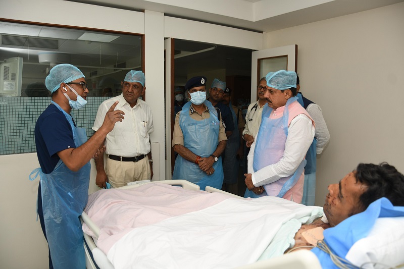 मॉक ड्रिल में घायल हुए जवानों से मिलकर मुख्यमंत्री डॉ. मोहन यादव ने ली स्वास्थ्य की जानकारी मॉक ड्रिल में घायल हुए जवानों से मिलकर मुख्यमंत्री डॉ. मोहन यादव ने ली स्वास्थ्य की जानकारी