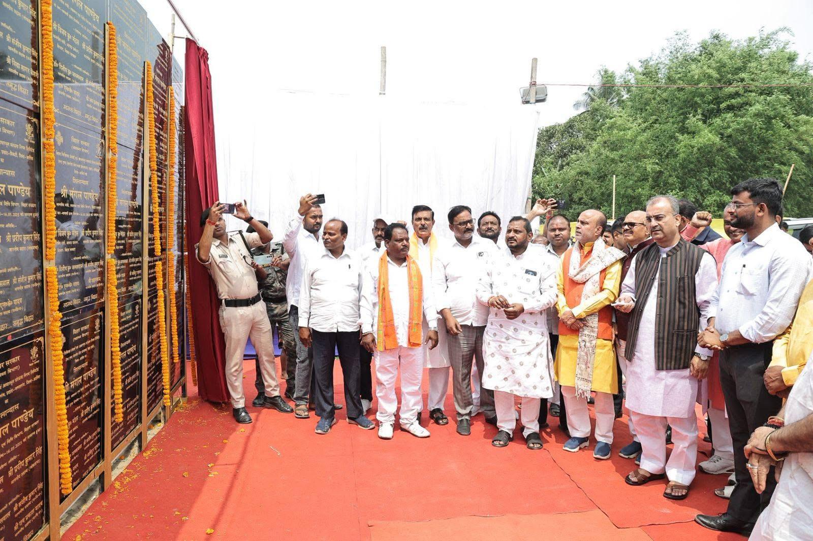 स्वास्थ्य मंत्री मंगल पांडेय ने हेल्थ एंड वेलनेस सेंटर का किया उद्घाटन स्वास्थ्य मंत्री मंगल पांडेय ने हेल्थ एंड वेलनेस सेंटर का किया उद्घाटन