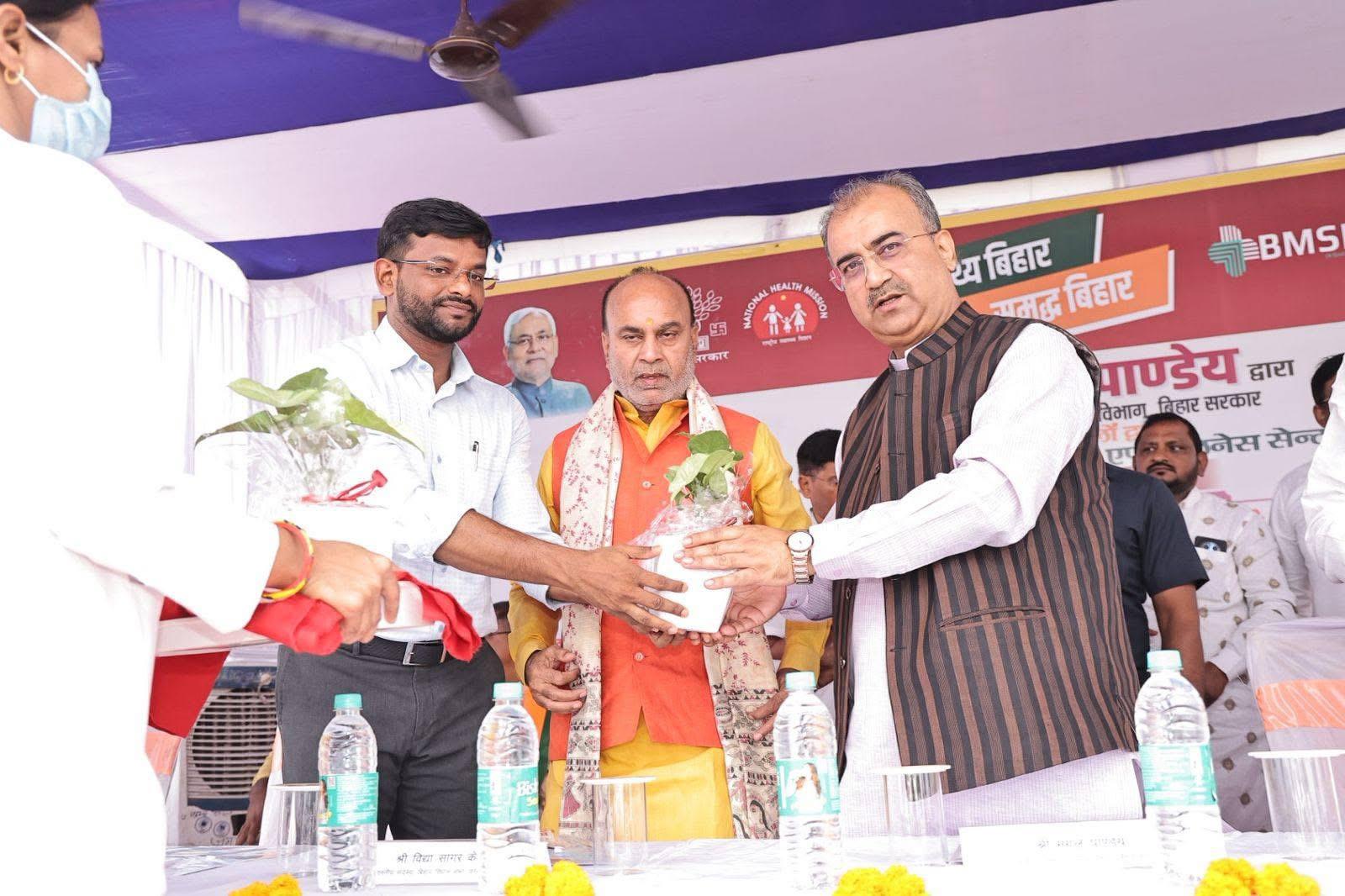 स्वास्थ्य मंत्री मंगल पांडेय ने हेल्थ एंड वेलनेस सेंटर का किया उद्घाटन स्वास्थ्य मंत्री मंगल पांडेय ने हेल्थ एंड वेलनेस सेंटर का किया उद्घाटन