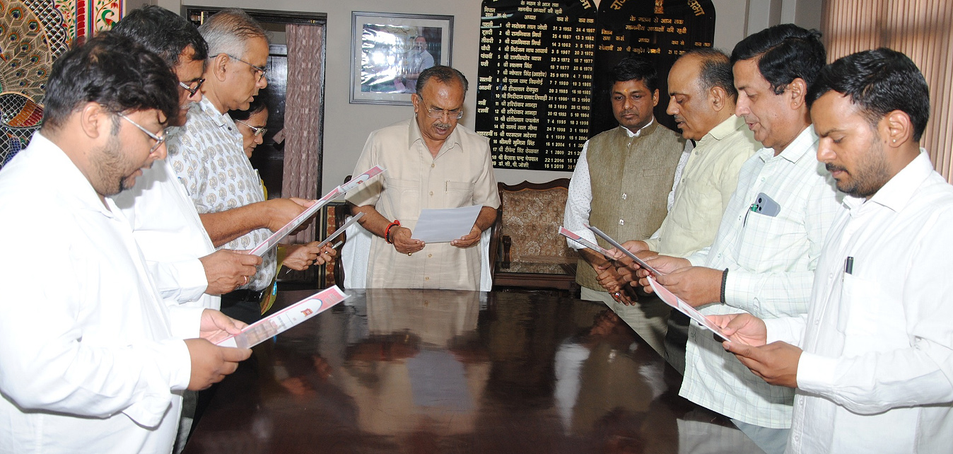 राजस्थान विधान सभा अधिकारी परिषद को देवनानी ने दिलाई शपथ राजस्थान विधान सभा अधिकारी परिषद को देवनानी ने दिलाई शपथ