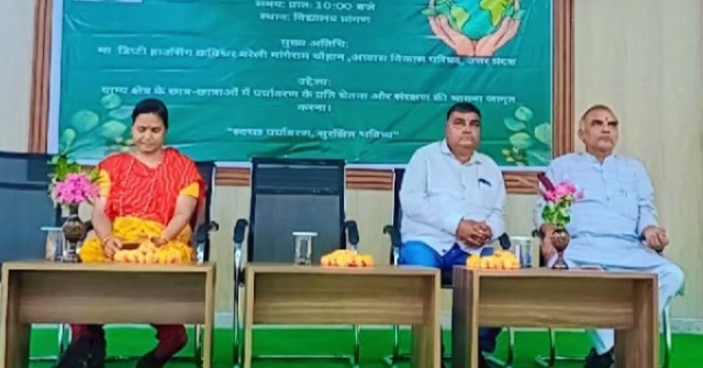 कृष्णा बाल विद्या मन्दिर में पर्यावरण जागरूकता गोष्ठी में मंचासीन आवास विकास परिषद उप्र डिप्टी हाउसिंग कमिश्नर मांगेराम चौहान व अन्य। कृष्णा बाल विद्या मन्दिर में पर्यावरण जागरूकता गोष्ठी में मंचासीन आवास विकास परिषद उप्र डिप्टी हाउसिंग कमिश्नर मांगेराम चौहान व अन्य।