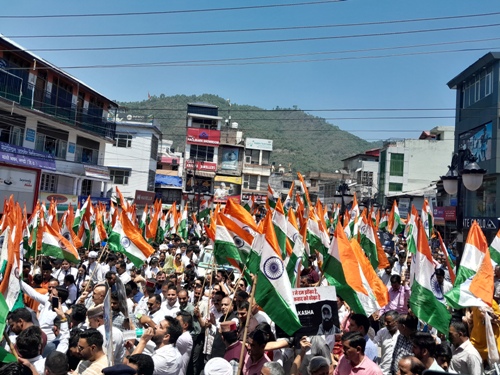 मंडी में भारतीय सेना के सम्मान में निकाली तिरंगा यात्रा मंडी में भारतीय सेना के सम्मान में निकाली तिरंगा यात्रा