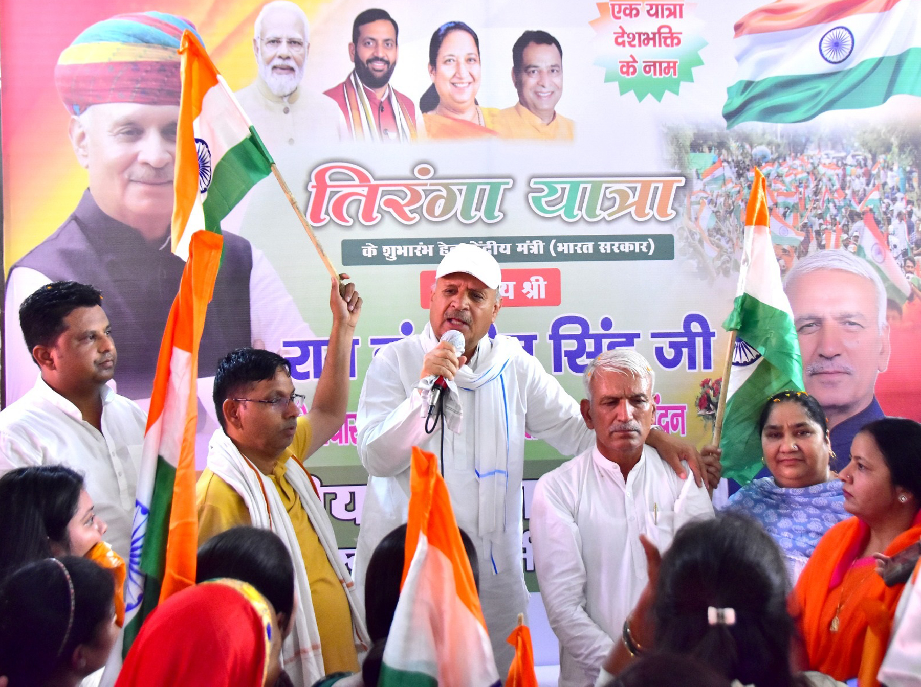 गुरुग्राम जिला के मानेसर से शुक्रवार को तिरंगा यात्रा की शुरुआत के अवसर पर बोलते केंद्रीय मंत्री राव इंद्रजीत सिंह। गुरुग्राम जिला के मानेसर से शुक्रवार को तिरंगा यात्रा की शुरुआत के अवसर पर बोलते केंद्रीय मंत्री राव इंद्रजीत सिंह।