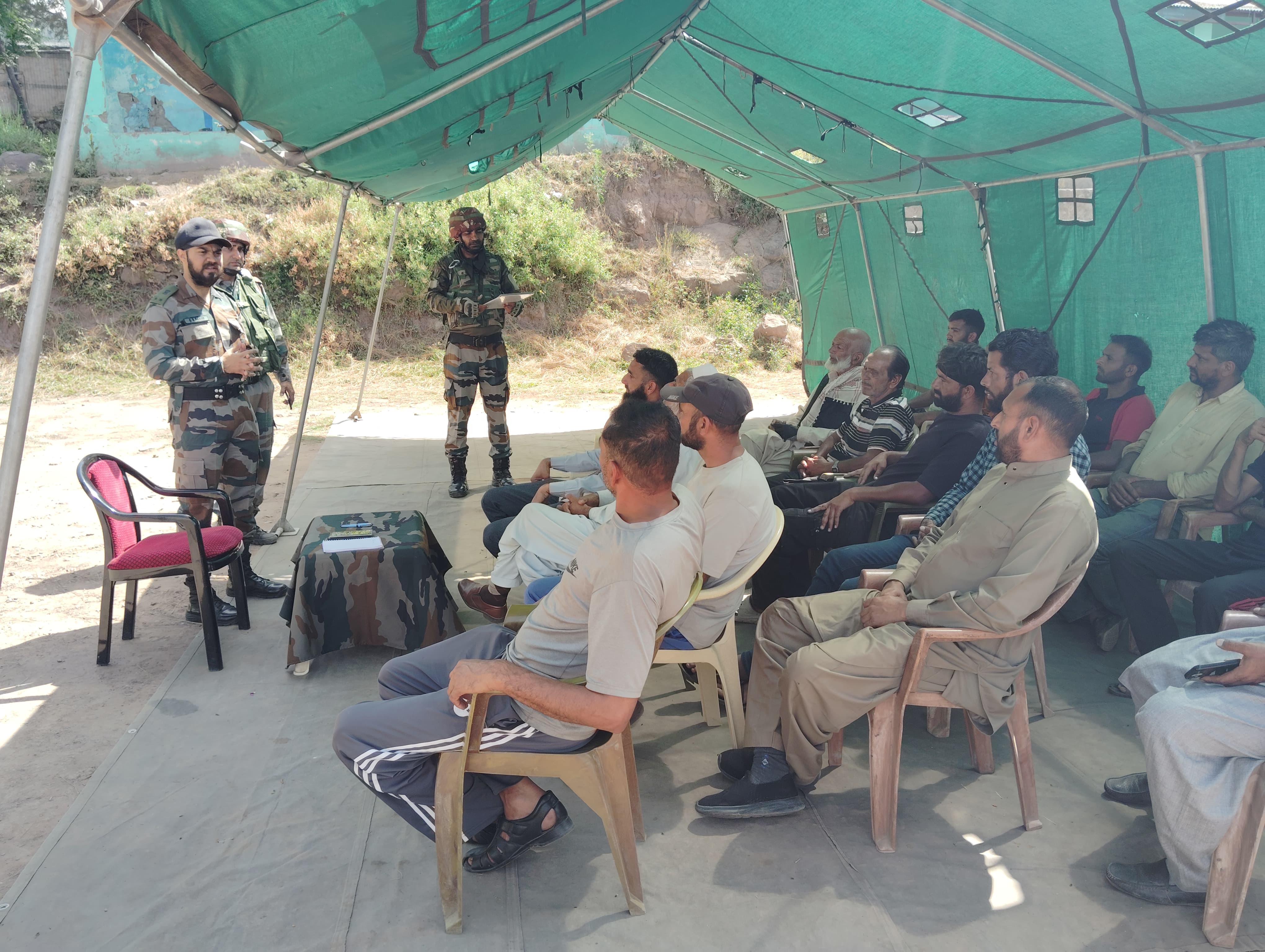 ऑपरेशन मिलाप के तहत पुंछ में नागरिकों के बीच आपसी संबंध मजबूत किए ऑपरेशन मिलाप के तहत पुंछ में नागरिकों के बीच आपसी संबंध मजबूत किए