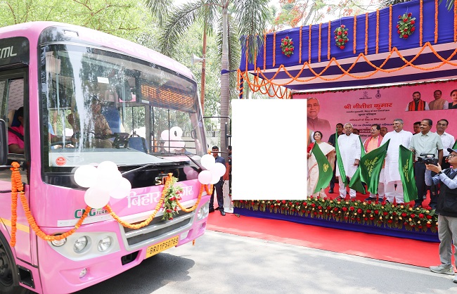 महिलाओं के लिए सुरक्षा के लिए मुख्यमंत्री ने आज पिंक बस सर्विस को हरी झंडी दिखाते महिलाओं के लिए सुरक्षा के लिए मुख्यमंत्री ने आज पिंक बस सर्विस को हरी झंडी दिखाते