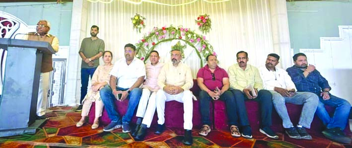 बैठक के दौरान भाजपा कार्यकर्ता बैठक के दौरान भाजपा कार्यकर्ता