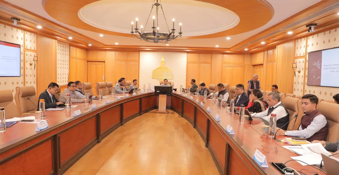 मुख्यमंत्री डॉ हिमंत बिस्व सरमा की अध्यक्षता में गुरुवार को लोकसेवा भवन में आयोजित असम कैबिनेट की बैठक का दृश्य। मुख्यमंत्री डॉ हिमंत बिस्व सरमा की अध्यक्षता में गुरुवार को लोकसेवा भवन में आयोजित असम कैबिनेट की बैठक का दृश्य।