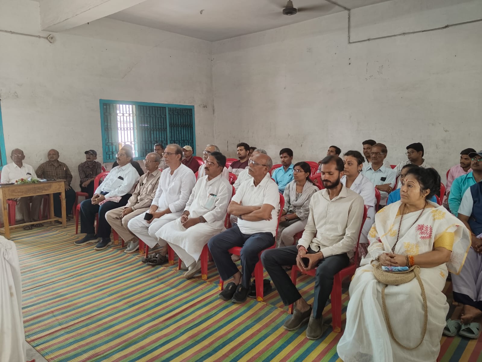 कार्यक्रम में उपस्थित शहर के नागरिक। कार्यक्रम में उपस्थित शहर के नागरिक।