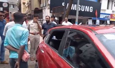 लग्जरी कार के धक्के में पांच घायल, चार वाहन क्षतिग्रस्त लग्जरी कार के धक्के में पांच घायल, चार वाहन क्षतिग्रस्त